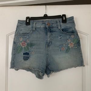 cute blue jean shorts w/ embroidered flowers